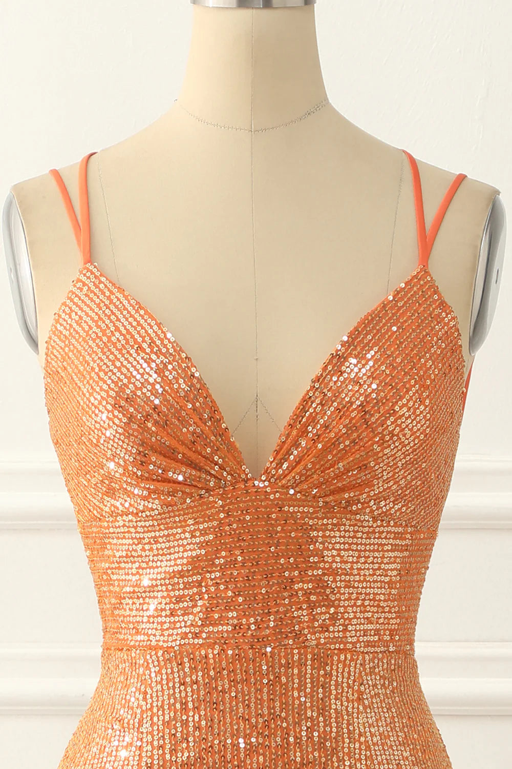 Vestido de fiesta con lentejuelas, cuello en V y espalda con cordones